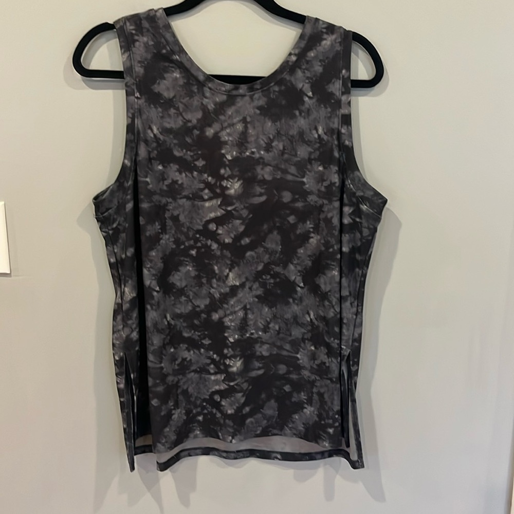 Old Navy Breathe Tank size large